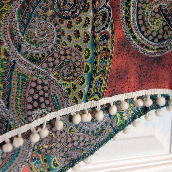 Paisley flowy open back pompom top - Picture 2 of 3