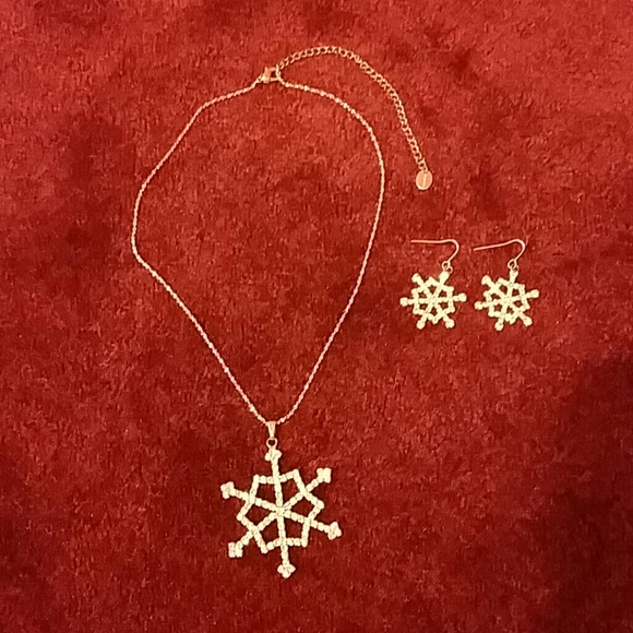 Snowflake necklace and earrings set