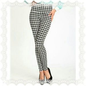 Black & White Houndstooth Leggings
