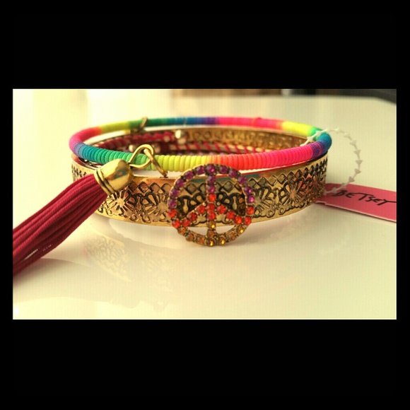 *SOLD* NWT AUTHENTIC BETSEY JOHNSON 3 BRACELET!