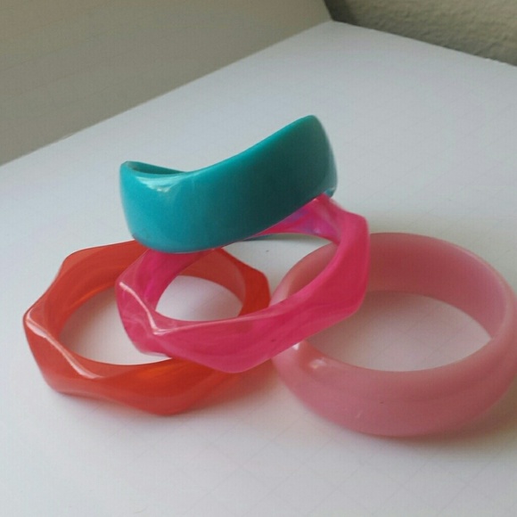 One Set of 4 vintage 80' s bangles