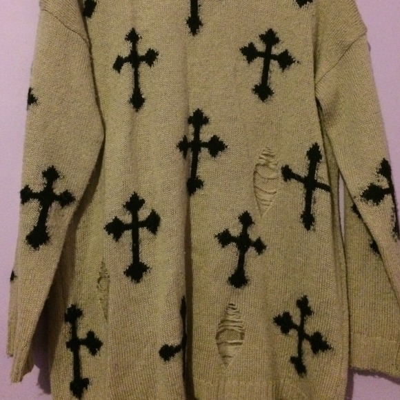 OVERSIZED CROSS SWEATER