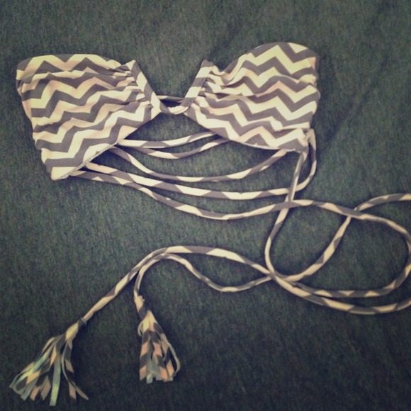 Acacia bikini top