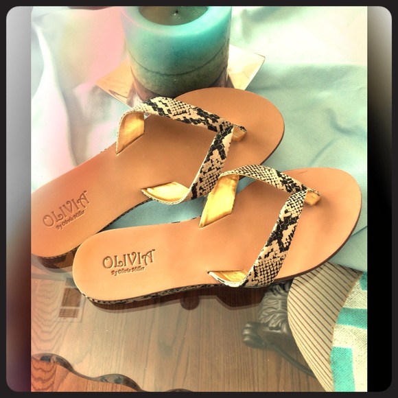 OLIVIA BY OLIVIA MILLER   SNAKE PATTERN SANDALS