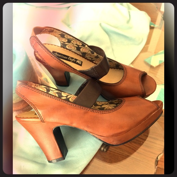 AMERICAN EAGLE  SANDALS