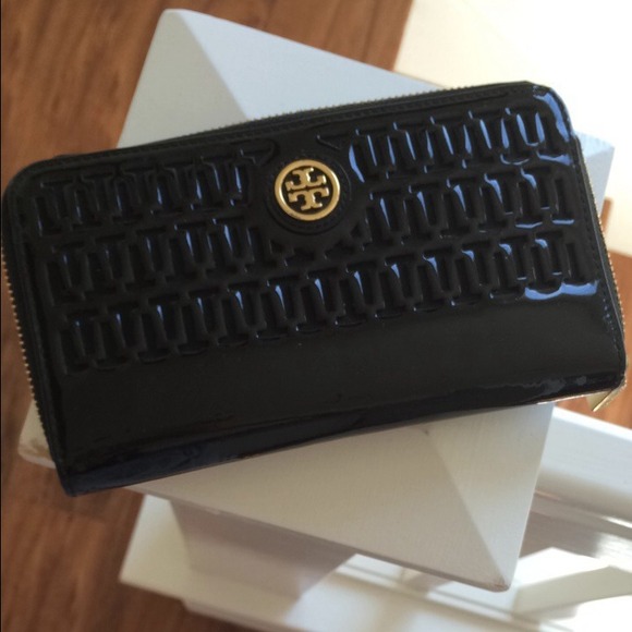 Tory Burch Clutches & Wallets - Tory Burch Wallet