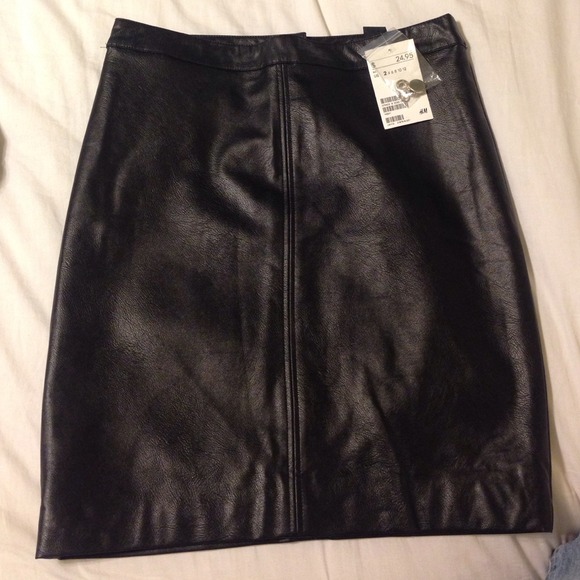 H&M Black faux leather pencil skirt size 2
