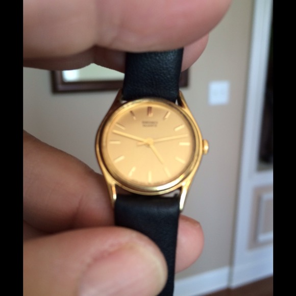SEIKO QUARTZ WATCH DARK LEATHER BAND
