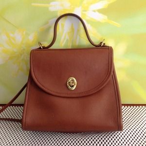 Vintage classic coach cross body in tan