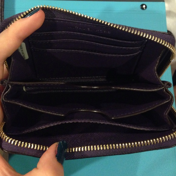 Michael kors wristlet - Picture 4 of 4