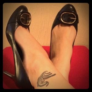 Ann Taylor Loft Brown Leather Pump/Gold Buckle 9 M