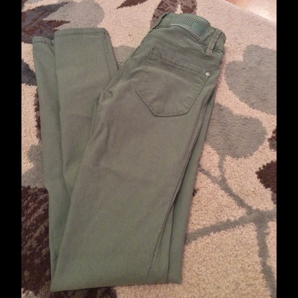 Green stretchy skinnies💚
