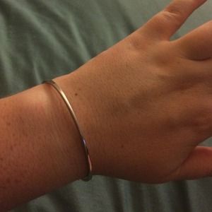 Small silver Avon bracelet.