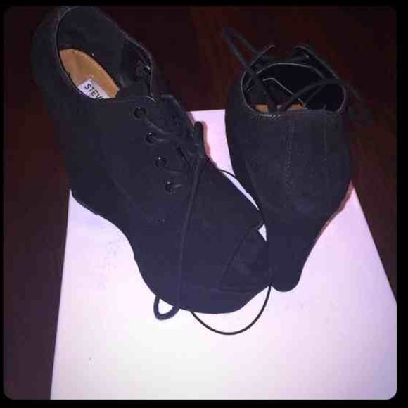 Black Steve Madden wedges