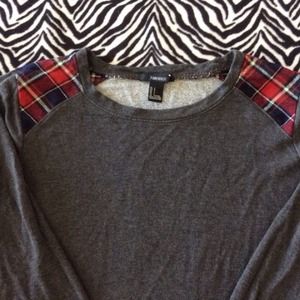 Grey sweatshirt with plaid shoulders