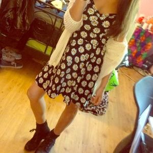 FOR SALE!🚨 COTTON ON daisy print dress