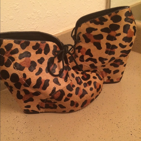 STEVE MADDEN LEOPARD BOOTIES