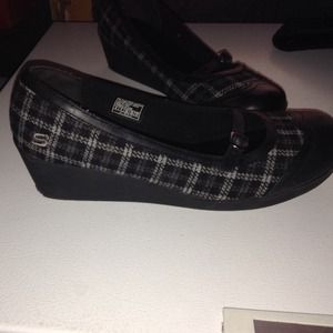 Grey and black plaid wedges Mid-hill  Skechers