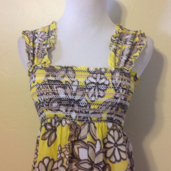 BUNDLED! Floral Smocked Tank Top - Picture 2 of 2