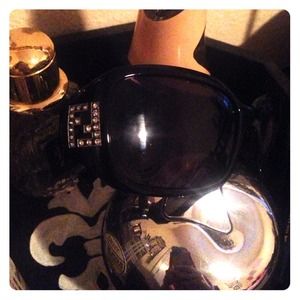 100% authentic Fendi black plastic sunglasses