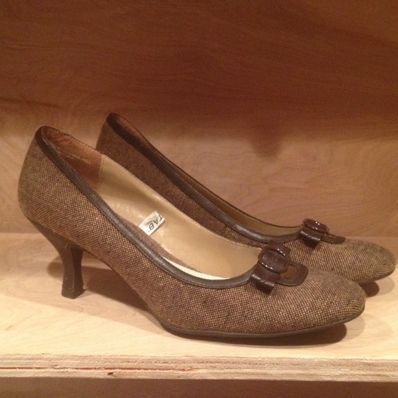 Brown tweed kitten heels