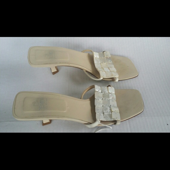 FENDI WHITE SANDALS SIZE 7.5 M