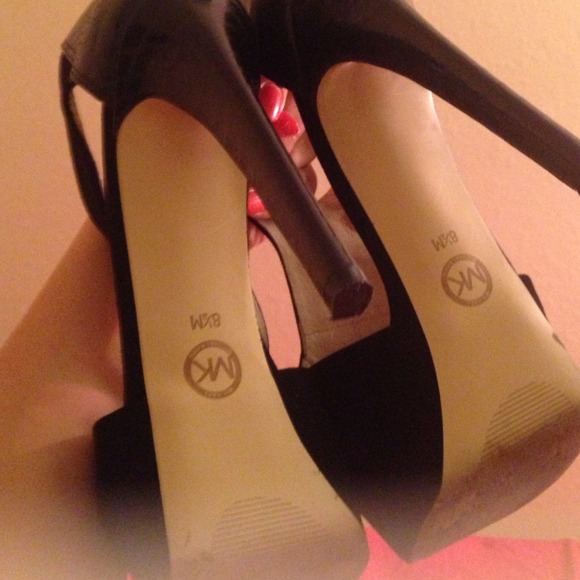 Michael Kors heels - Picture 3 of 4