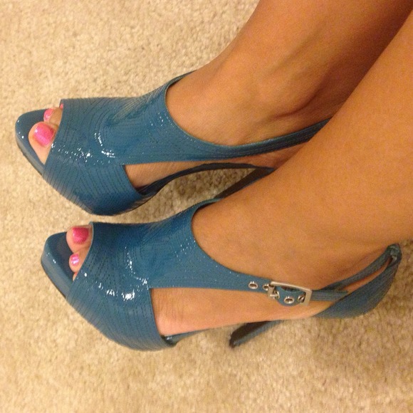 Report Signature Blue Pumps - Picture 2 of 4