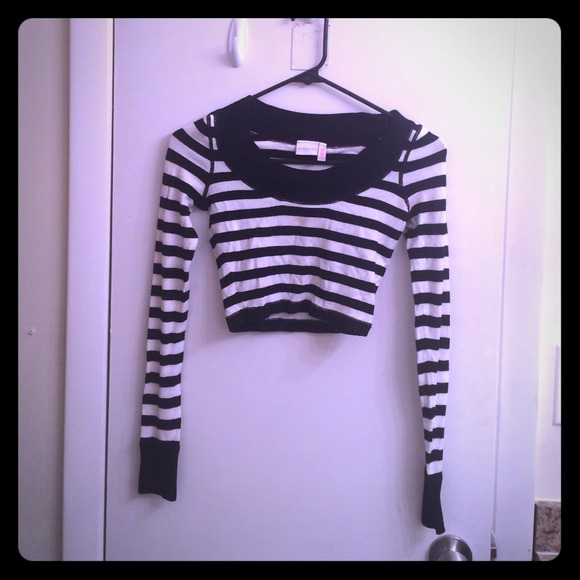 Black and white crop top