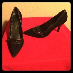 Nine West Black Suede pointed design pumps 7 M