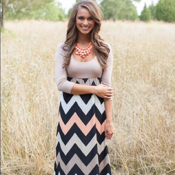 Bundle! Cute Maxi Dress, earrings, and necklace.
