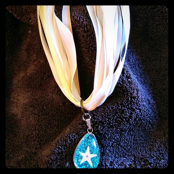 Handmade starfish necklace - Picture 1 of 3