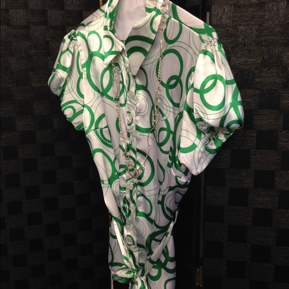 SALE!💥White & Green silky like Top - Picture 2 of 3