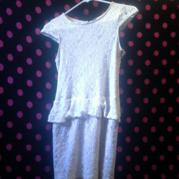 Short lace dress