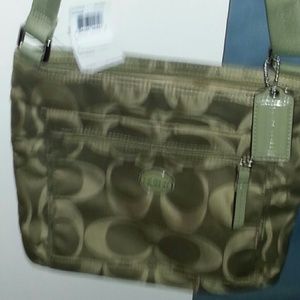 🎁COACH SWING BACK FILE PURSE🎁