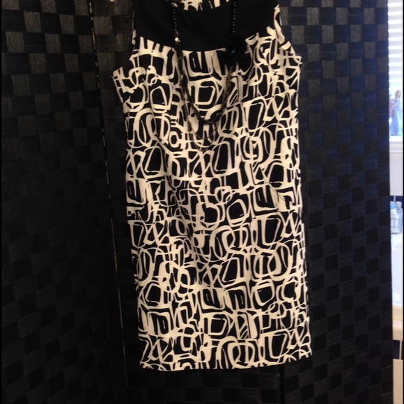 SALE!!💥Black & White Dress - Picture 3 of 3