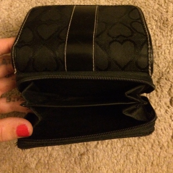 Black Heart Wallet - Picture 2 of 4
