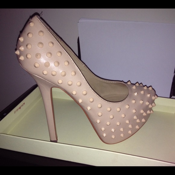 Brand new size 7 heels