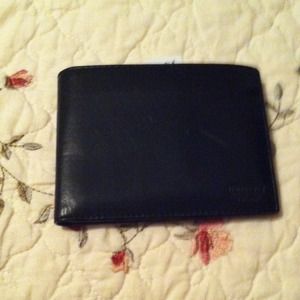 Mans black wallet