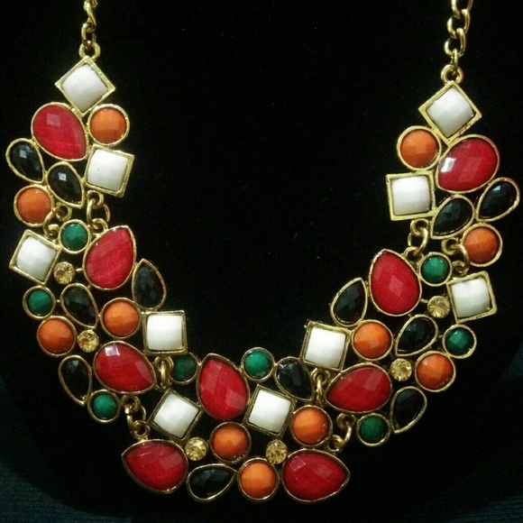 LAST ONE! Beautiful multi color necklace!