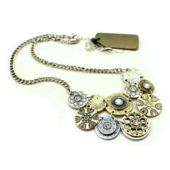Trendy Pendant Necklace! Host Pick 10/3!!!