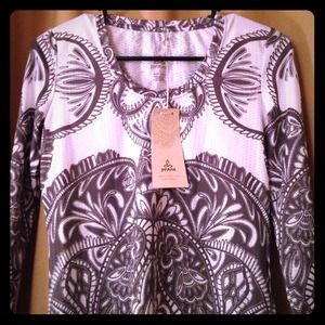 NWT 🎀 prAna / long-sleeve black + white print tee
