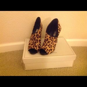 BCBG Darian Leopard Printed boots and purse