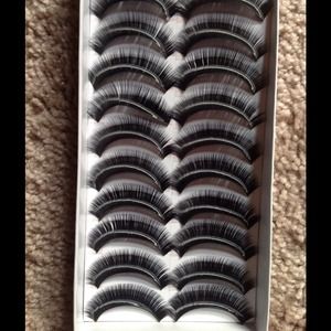 🚫SOLD🚫10 pairs dramatic false eyelashes