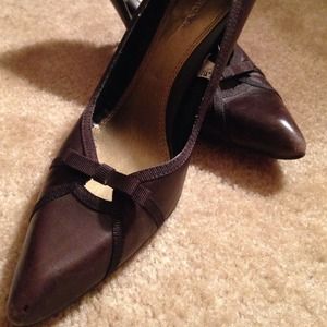 Merona // brown leather pointy heels w/ bow 🎀