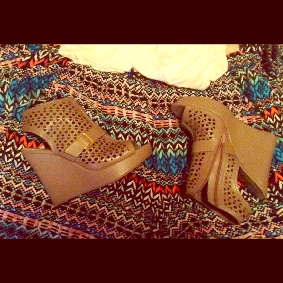 Comfy peep toe #grey wedge heels!