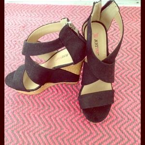 ✨✨REDUCED✨✨Just fab heels