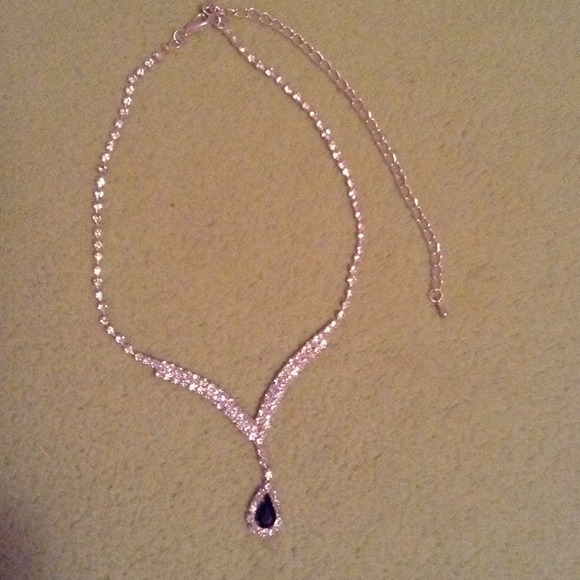 Black pendant necklace perfect for prom