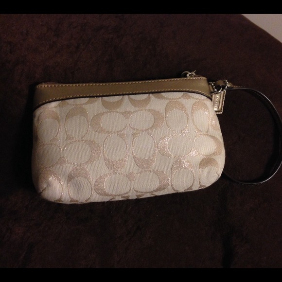 💥SOLD💥 COACH SIG PLEATED METALLIC MED WRISTLET - Picture 3 of 4