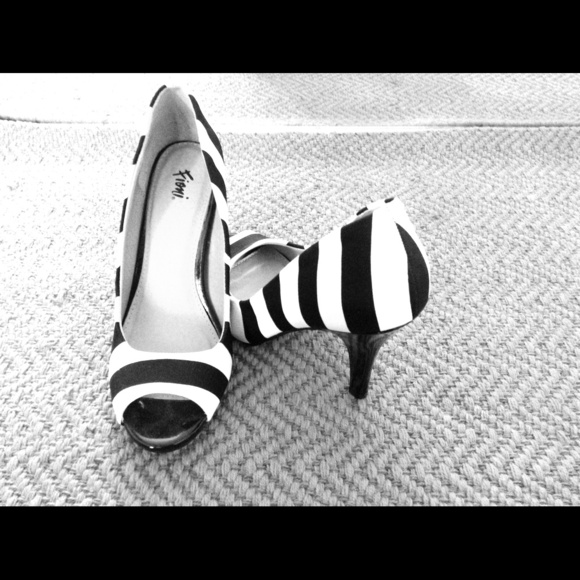 Stripped peep toe heels